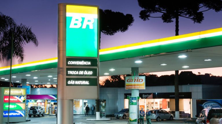Petrobras anuncia aumento de preço da gasolina e do gás de cozinha