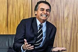 Bolsonaro coloca tornozeleira eletrônica e está proibido de usar redes sociais