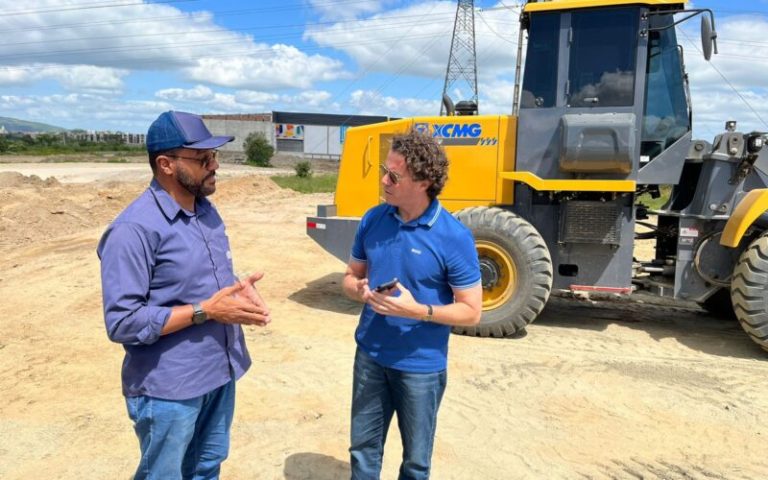 Às vésperas do aniversário de Campina Grande, Veneziano visita obras que tem recursos do seu mandato