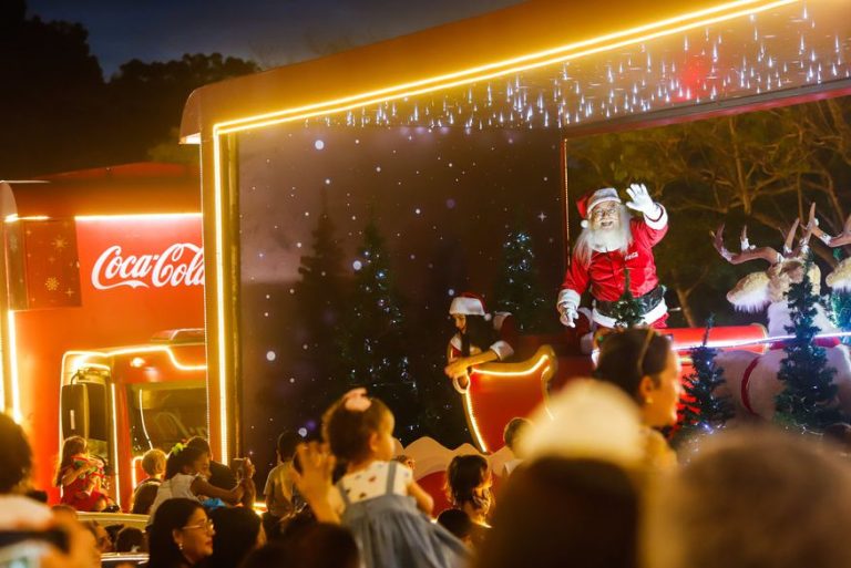 Caravana de Natal da Coca-Cola vai desfilar por ruas de João Pessoa e de Campina Grande
