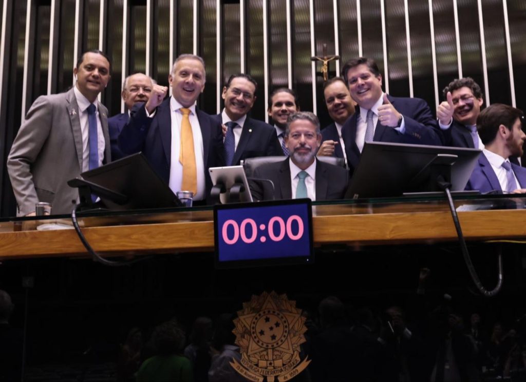 Câmara  dos Deputados aprova texto-base da reforma tributária em 2º turno