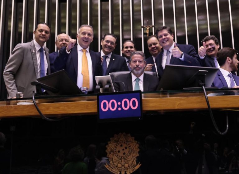 Câmara  dos Deputados aprova texto-base da reforma tributária em 2º turno