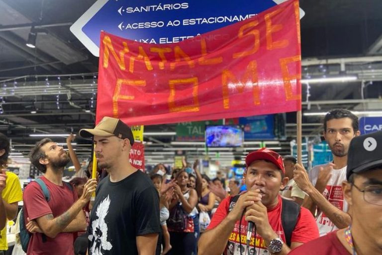 Movimentos sociais ocupam hipermercado em João Pessoa e prostetam contra a fome e em defesa da Palestina