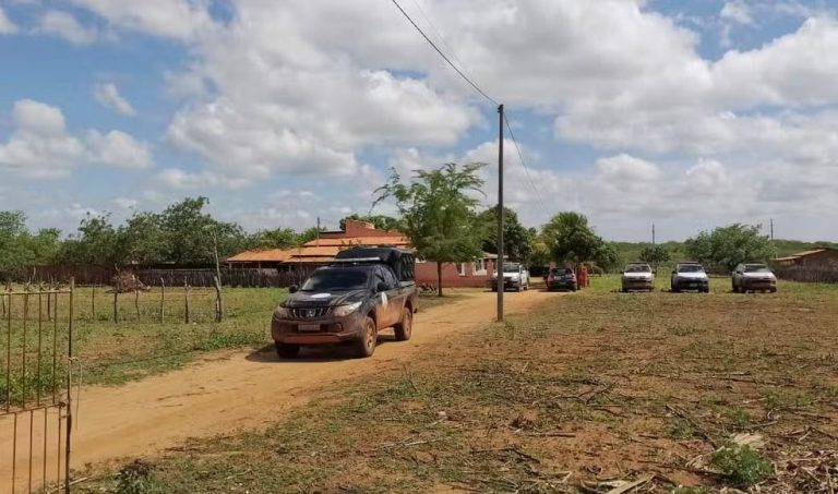 Fugitivos de Mossoró invadiram casa, fizeram família refém, pediram para acessar redes e roubaram celulares