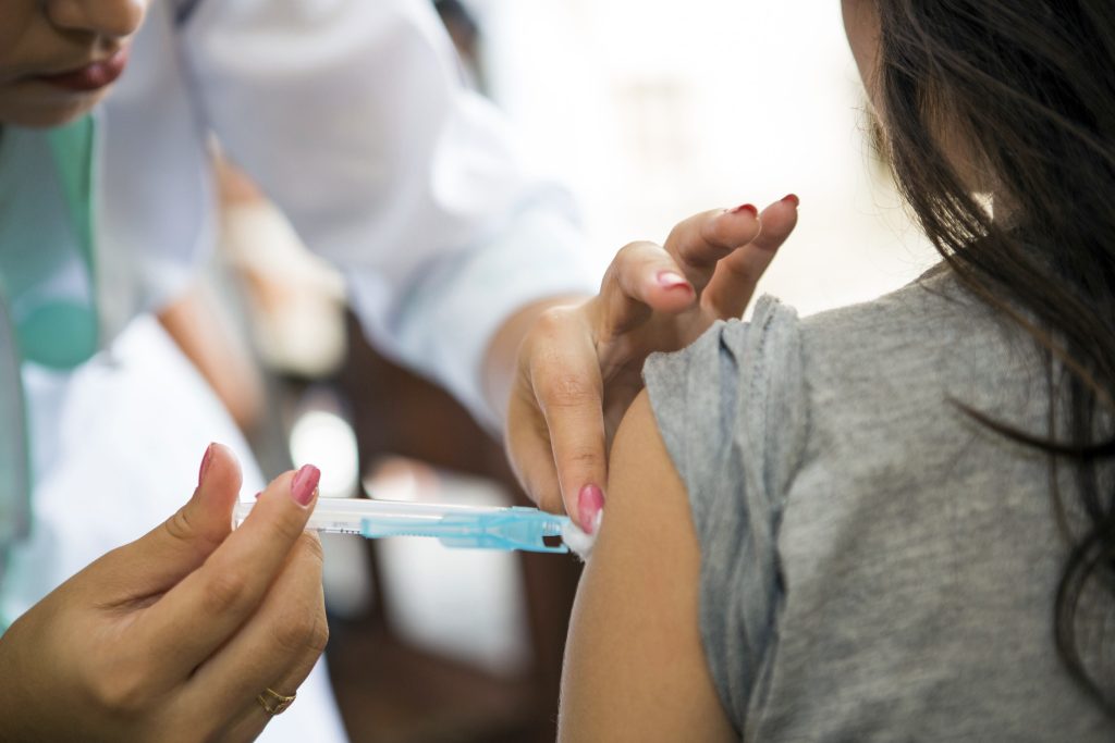 Paraíba recebe primeiro lote de vacinas contra a dengue