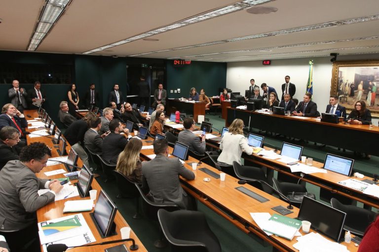 Deputados pedem vista e adiam análise sobre prisão de Brazão