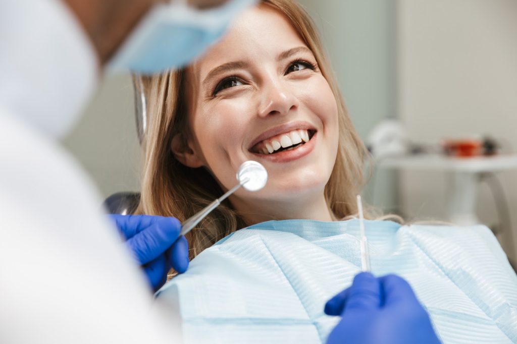 No Dia do Sorriso, dentista alerta que doenças bucais podem desencadear inflamações em todo o organismo