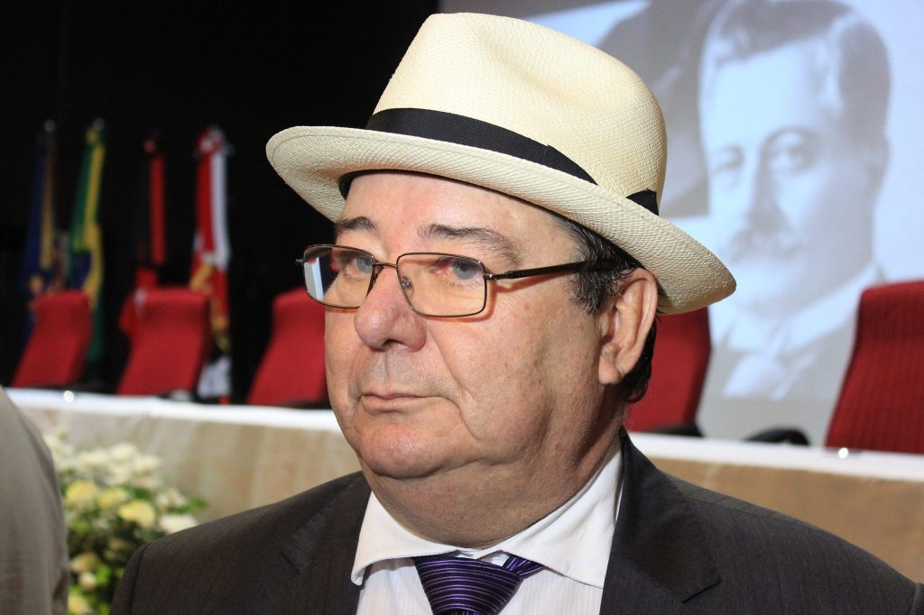 TCE-PB concede aposentadoria compulsória a Arthur Cunha Lima