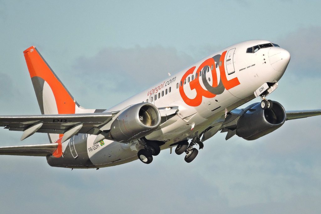 Avião da GOL colide com pássaro após decolar de Brasília