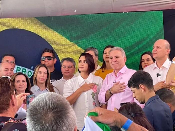 Michelle Bolsonaro anuncia apoio do PL à pré-candidatura de Efraim Filho ao Governo em 2026