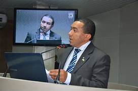 Alexandre  bate pino recua e nega ter deixando base governista em Campina