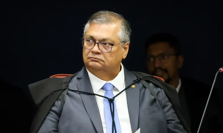 Ministro do STF Flávio Dino suspende quebra de sigilo de Lulinha e empresária aprovada pela CPMI do INSS