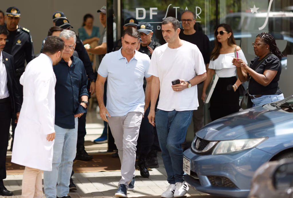 Médico de Bolsonaro diz que não houve piora de infecção, mas função renal preocupa