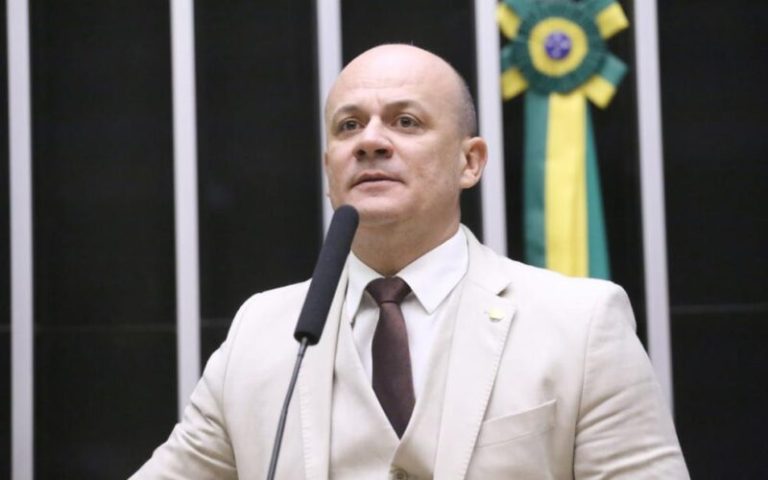 Cb. Gilberto é o único deputado da PB a assinar proposta que amplia carga horária de trabalho para 52h/semanais