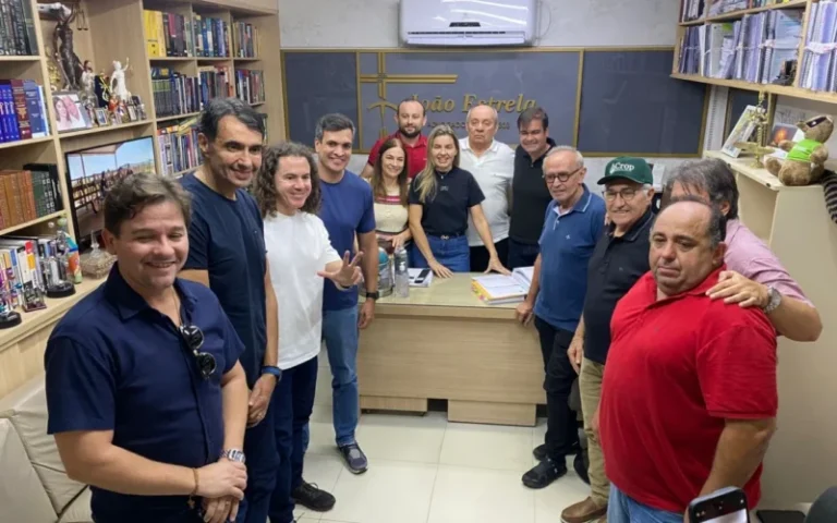 Ex-prefeito de Sousa adere ao projeto político de Cícero, Veneziano e André Gadelha