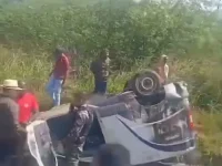 Colisão entre carro e van deixa feridos na BR-104, entre Esperança e São Sebastião de Lagoa de Roça/PB