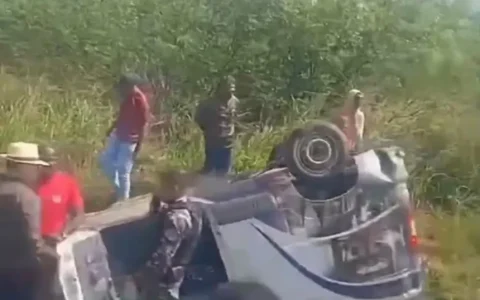 Colisão entre carro e van deixa feridos na BR-104, entre Esperança e São Sebastião de Lagoa de Roça/PB