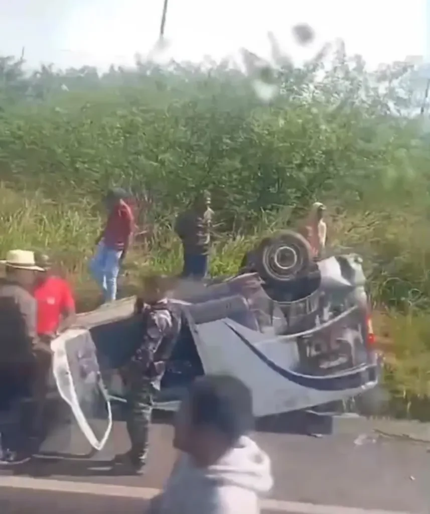 Colisão entre carro e van deixa feridos na BR-104, entre Esperança e São Sebastião de Lagoa de Roça/PB
