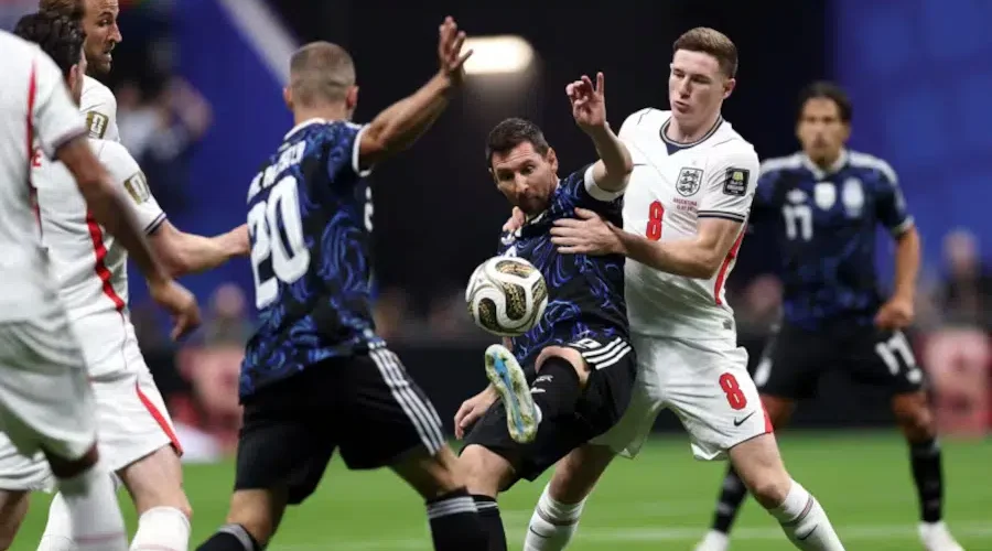 Argentina vira sobre Inglaterra e vai em busca do tetra