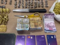 Suspeitos de tráfico são detidos com droga, dinheiro e faca no bairro Jeremias em Campina Grande
