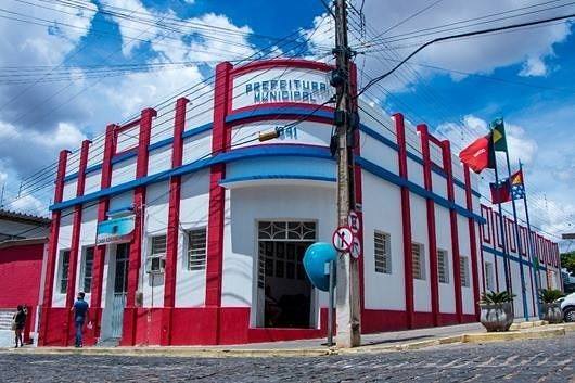 Justiça impede pagamentos de shows até que prefeitura da PB quite salários de servidores