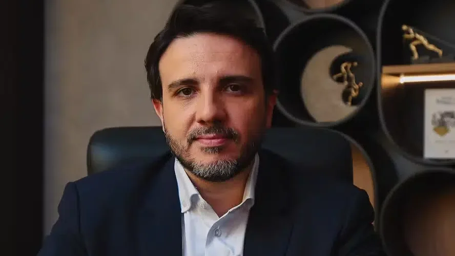 Partido Missão faz convenção e oficializa candidatura de Renan Santos a presidente