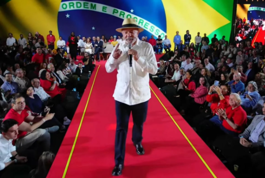 Lula diz que 4º mandato terá embate com emendas e fundo partidário