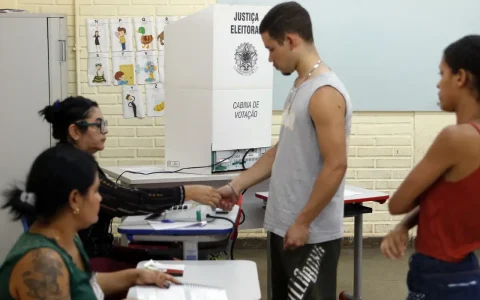 Com envelhecimento da população, eleitorado jovem recua 22% em 16 anos