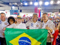 PT oficializa candidatura de Lula, que concorre à Presidência pela sétima vez