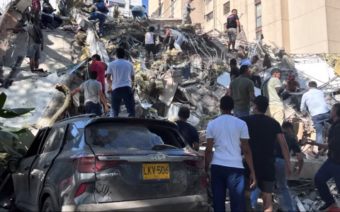 Terremoto atinge a Colômbia, deixa mais de 100 mortos e causa desabamentos