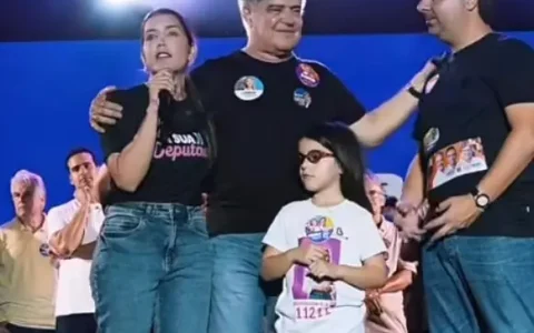 Wellington Roberto sobe no palanque com Lucas e aumenta especulações de crise na chapa de Cícero Lucena
