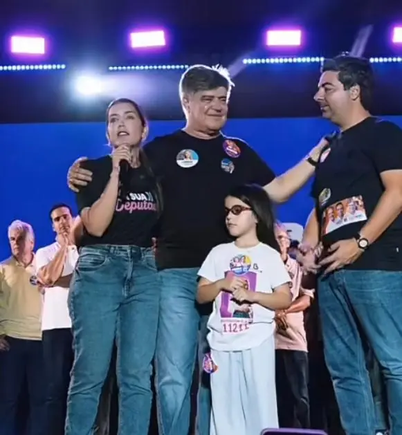 Wellington Roberto sobe no palanque com Lucas e aumenta especulações de crise na chapa de Cícero Lucena