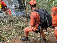 Quatro pessoas morrem em queda de helicóptero no Rio de Janeiro