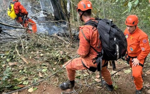 Quatro pessoas morrem em queda de helicóptero no Rio de Janeiro