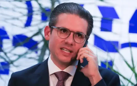 PF revela 100 telefonemas e 19 encontros entre Hugo Motta e ex-dono do Banco Master