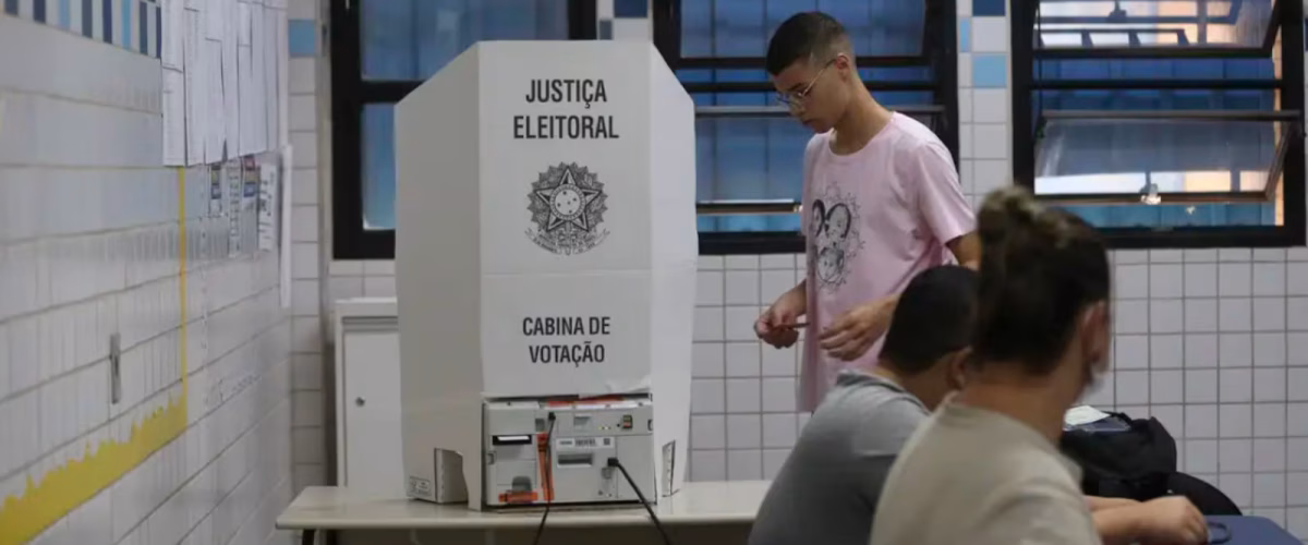 Sete em cada dez brasileiros sentem mais raiva da política do que esperança, mostra pesquisa