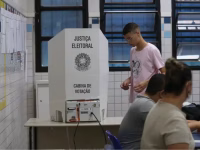 Sete em cada dez brasileiros sentem mais raiva da política do que esperança, mostra pesquisa