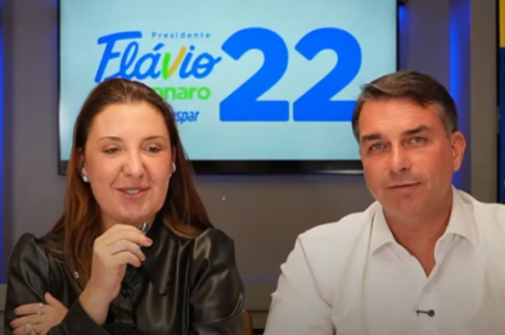 Plano de Flávio Bolsonaro prevê transição de dois anos para beneficiários do bolsa familia