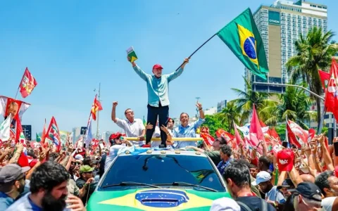 Com virada no segundo turno, Lula se reelege para 4º mandato