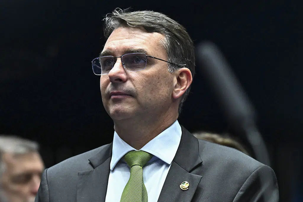 Partido Republicanos oficializa apoio a Flávio; Hugo Motta não aparece