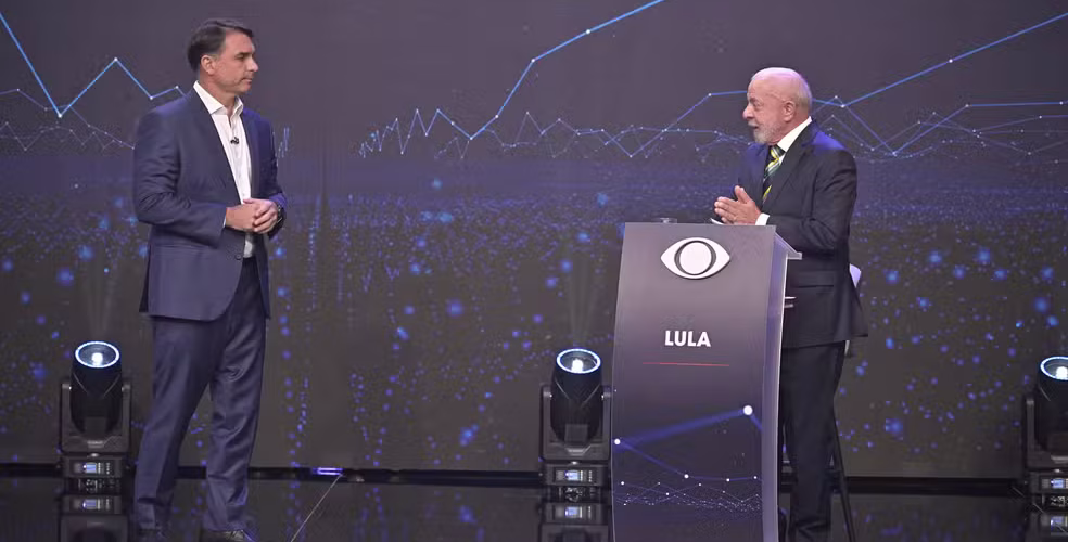 No 1º debate, Lula e Flávio Bolsonaro trocam acusações e provocações