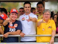 Lucas, João e Nabor votam juntos em Campina, João Pessoa e Patos